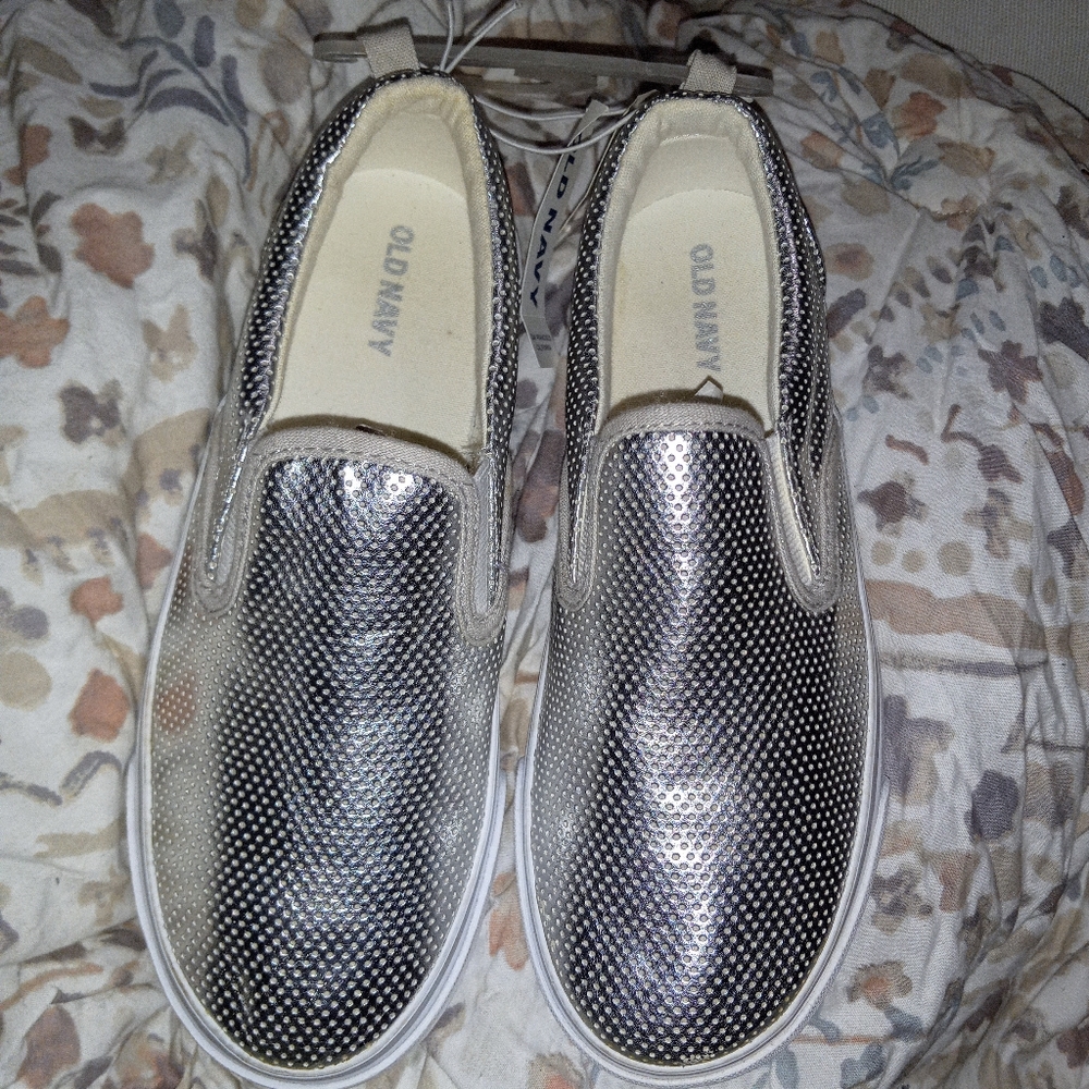Brand New Old Navy Girl's size 2 Silver Metallic Slip-On Shoes